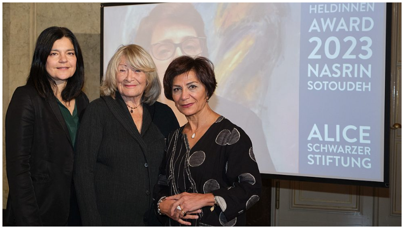 Three who fight for women's rights in Iran: Alice Schwarzer, Jasmin Tabatabai and Mansoureh Shojaee. - Photo: Bettina Flitner